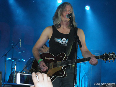Rock Band The Scabs Invite Sea Shepherd Belgium to Their Final Concert of 2012
